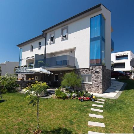 Apartment Odore Di Mare With Beautiful Garden Krk Town Exteriör bild
