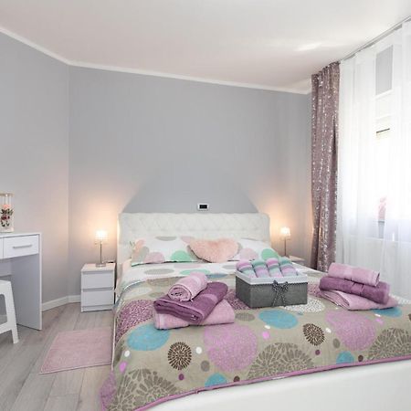 Apartment Odore Di Mare With Beautiful Garden Krk Town Exteriör bild