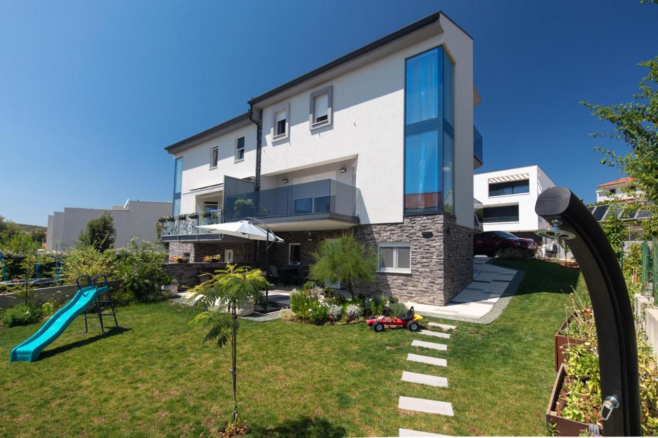 Apartment Odore Di Mare With Beautiful Garden Krk Town Exteriör bild