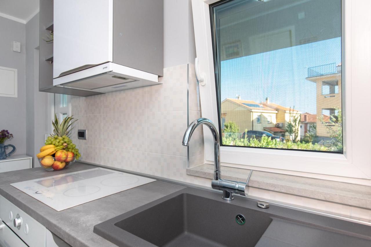 Apartment Odore Di Mare With Beautiful Garden Krk Town Exteriör bild