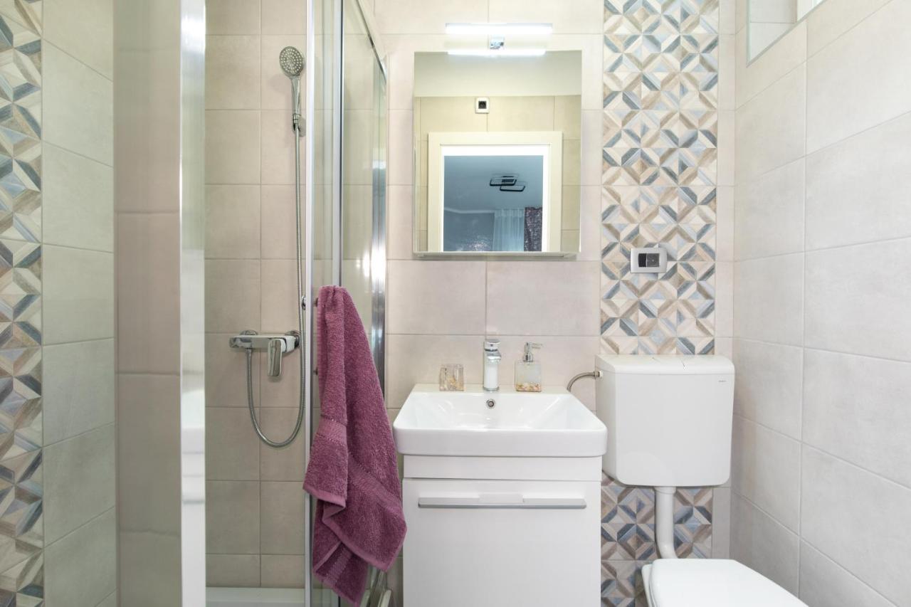 Apartment Odore Di Mare With Beautiful Garden Krk Town Exteriör bild