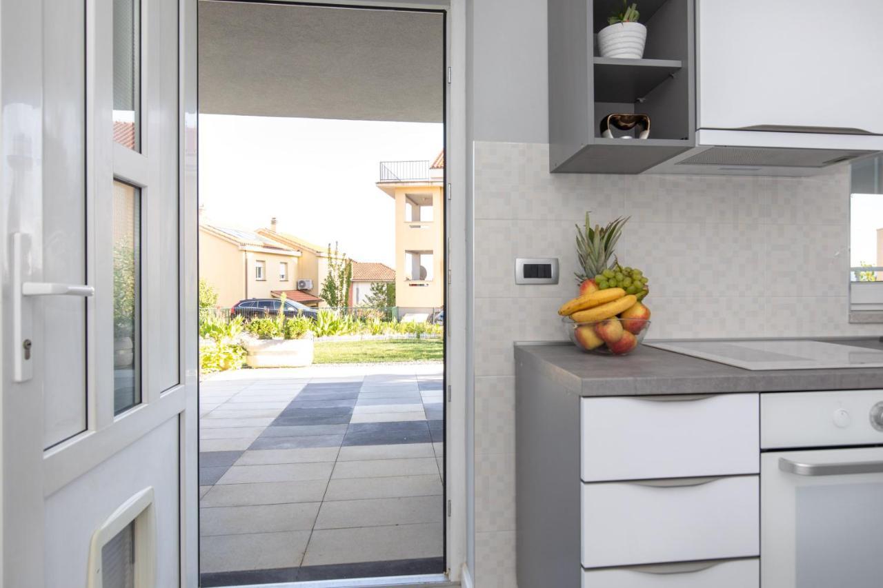 Apartment Odore Di Mare With Beautiful Garden Krk Town Exteriör bild