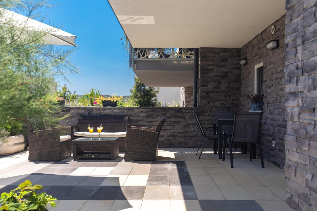 Apartment Odore Di Mare With Beautiful Garden Krk Town Exteriör bild