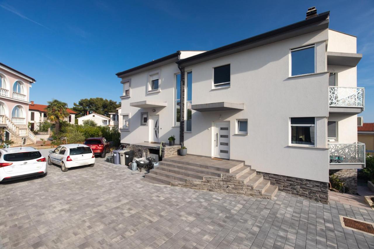 Apartment Odore Di Mare With Beautiful Garden Krk Town Exteriör bild