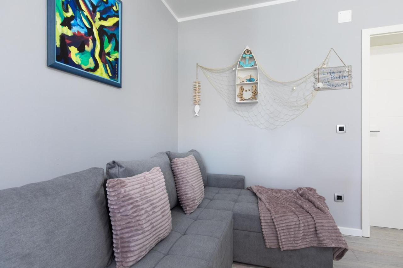 Apartment Odore Di Mare With Beautiful Garden Krk Town Exteriör bild